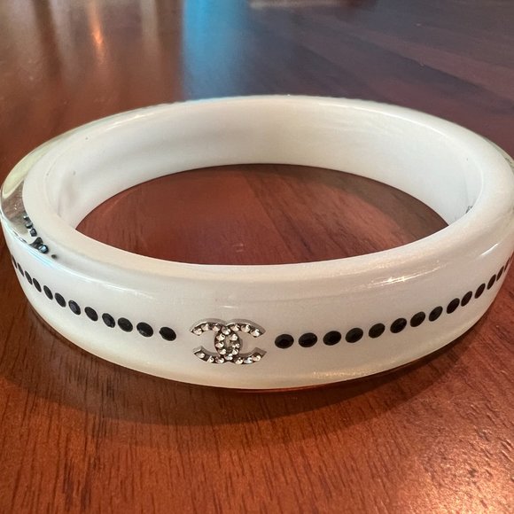 Chanel White Bangle Resin CC logo with Rhinestones - Picture 9 of 11